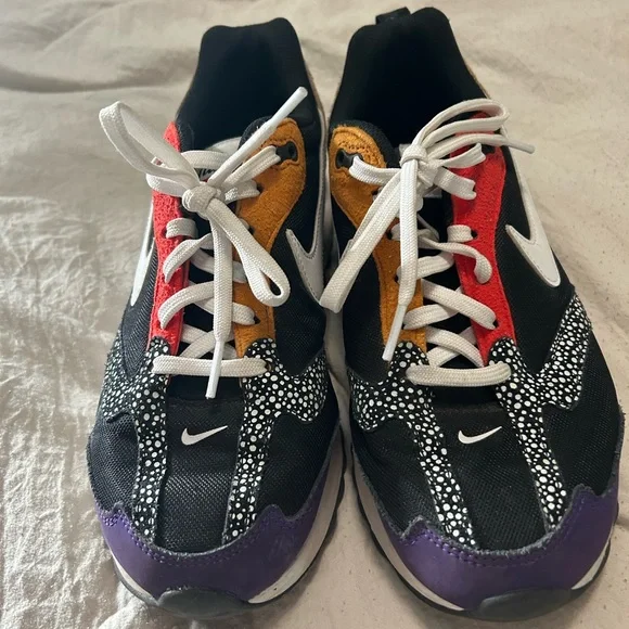 Nike Women's Black and Red Sneakers with Leopard Print - Picture 4 of 7